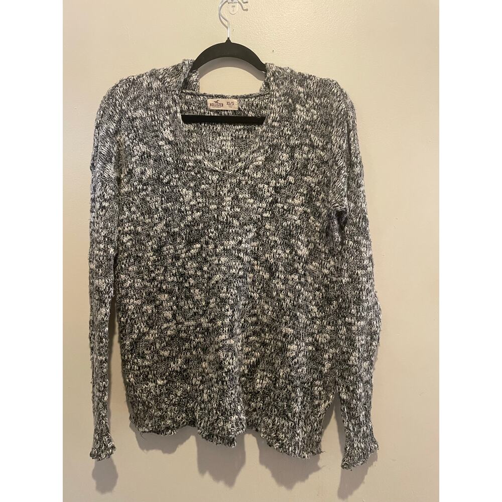 Hollister black and white hooded sweater size XS/ S
